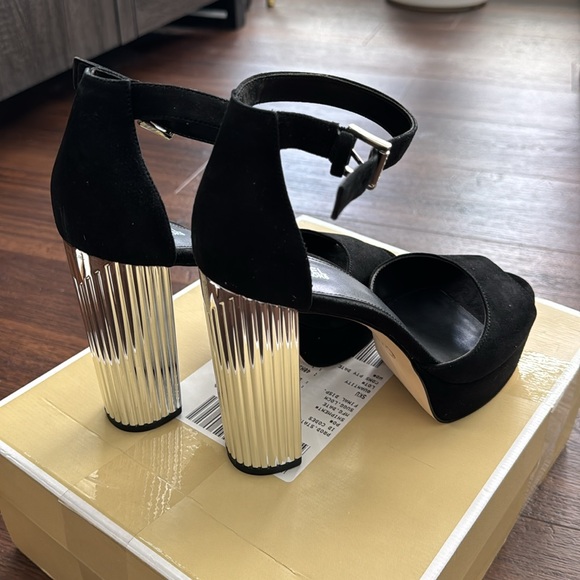 MICHAEL Michael Kors Porter NWT Ankle Strap Suede Platform Block Heel Sandals. - Picture 4 of 11